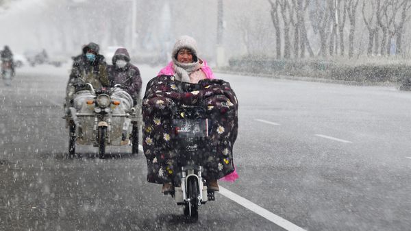 The battle for blue skies over Beijing leaves farmers cold image