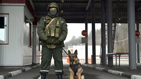 At the last open crossing, Ukrainians flee Russia&rsquo;s annexatio image