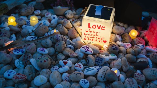 An Israeli visit to the site of the Bondi attack tests Australia image