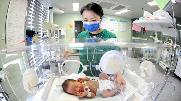 China hopes IVF can slow its baby bust image