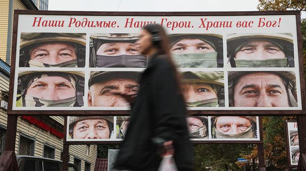 On the front lines, Russian soldiers pay officers to stay alive image