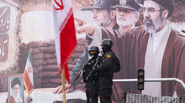 The Revolutionary Guards are taking over Ira image
